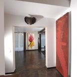Luxusní designový radiátor Barcelona z Olycale kamene - v interiéru
