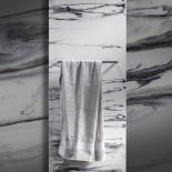 Luxusní designový sušič ručníků Marble Baron 130 z Olycale kamene